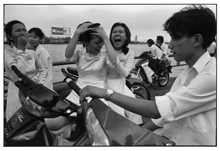 Leica M2 作例：バイクに乗る男女たち