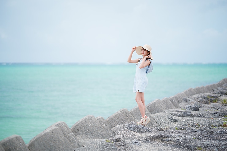 SONY FE 85mm F1.4 GM II 作例：海辺のポートレート