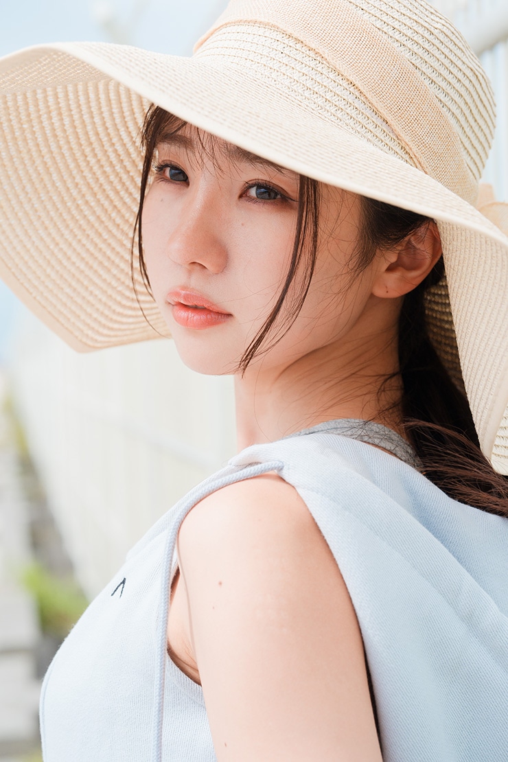 SONY FE 85mm F1.4 GM II 作例：海辺のポートレート