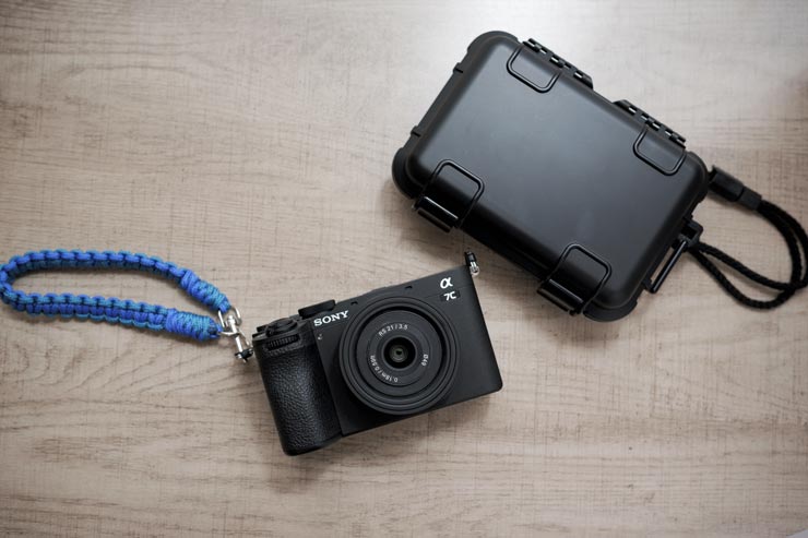 SONY α7CIIとSAMYANG Remaster Slimが入ったハードケース