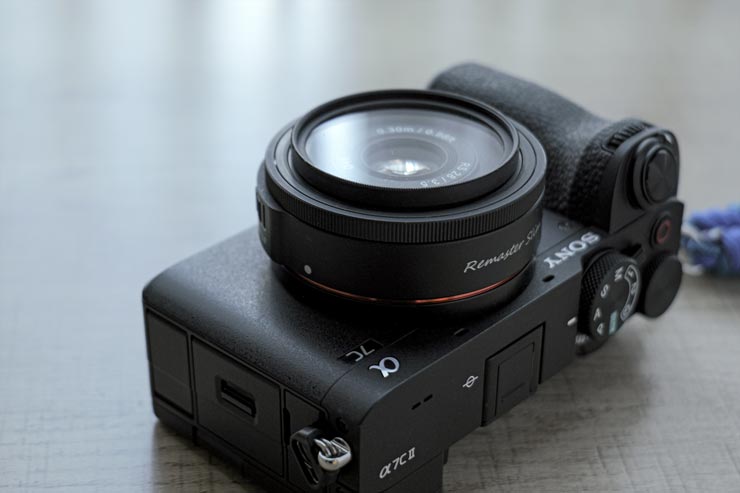 SAMYANG Remaster Slimを装着したSONY α7CII