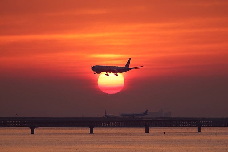 Canon RF70-200mm F2.8 L IS USM Z の作例画像：太陽と飛行機