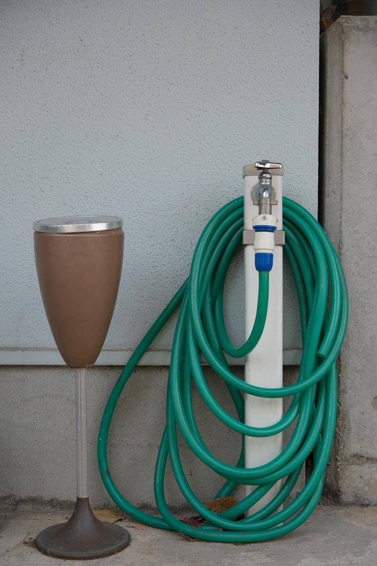 富士フイルム フジノンレンズ XF16-55mm F2.8 R LM WR II 作例：蛇口と緑色のホース