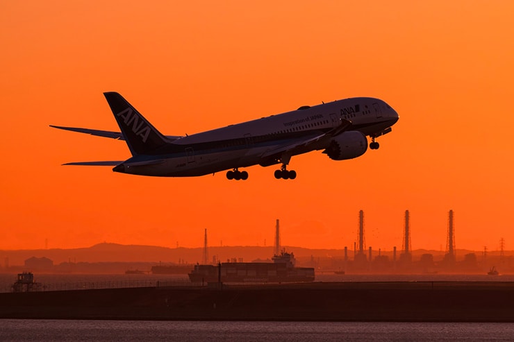 Canon EOS R1 作例：朝焼けと飛行機