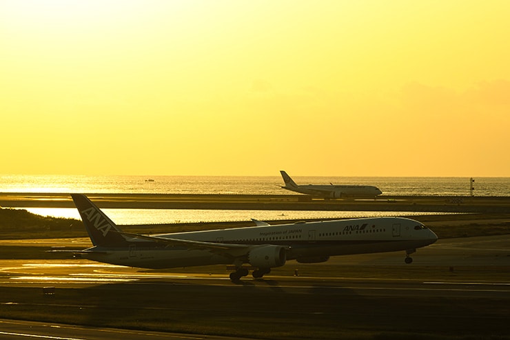 Canon EOS R1 作例：那覇空港で撮影した飛行機