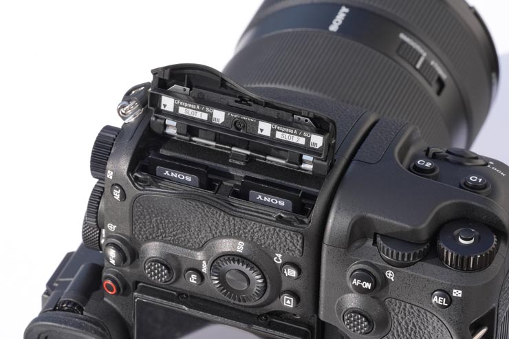 SONY - SONY 一眼レフ カメラ 【1写真】 Amazon | SONY デジタル一眼レフカメラ α300 18-70レンズキット