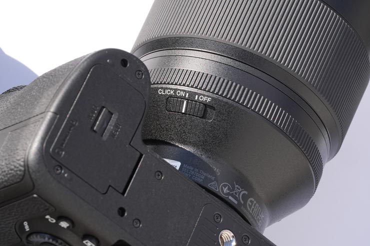 SONY FE 28-70mm F2 GMの絞りのクリックON-OFFスイッチは右下に配置