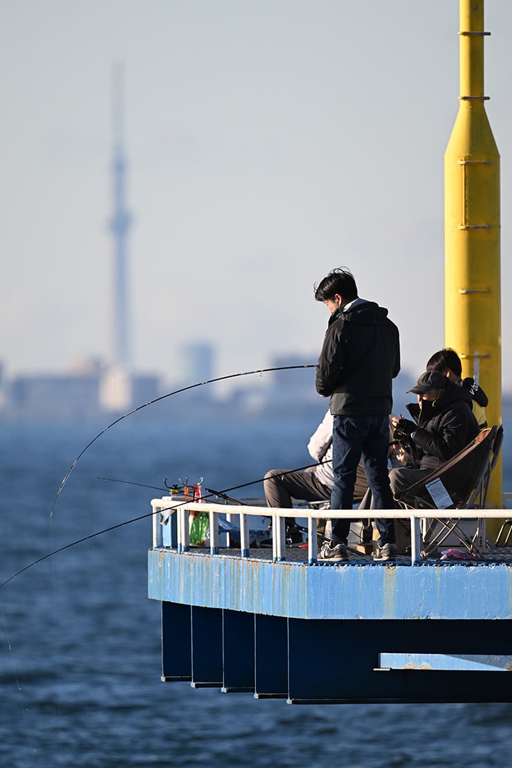 Nikon NIKKOR Z 800mm f/6.3 VR S 作例：釣りをしている人