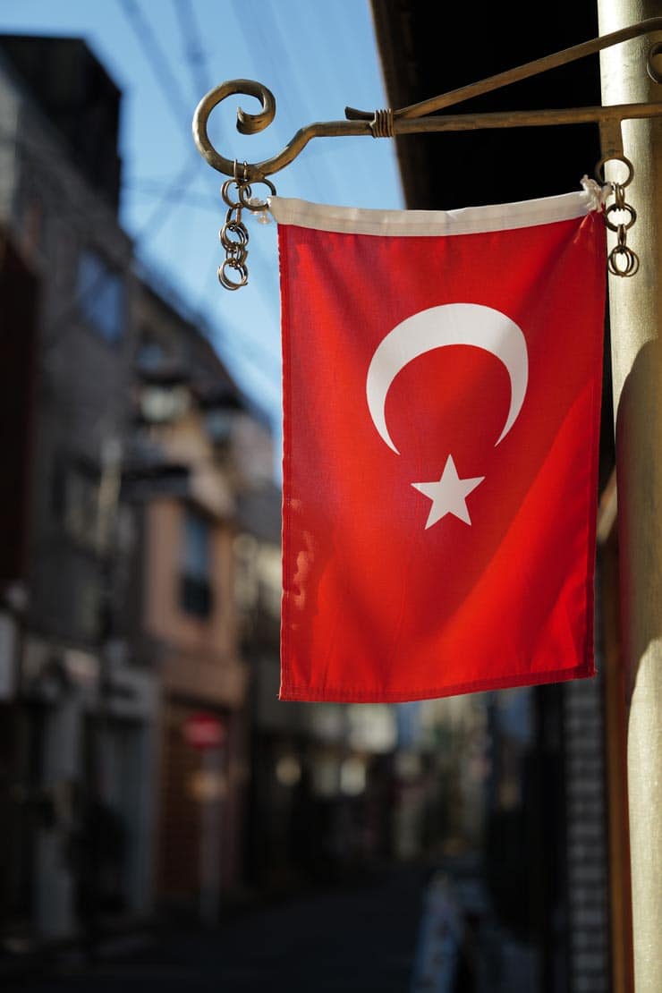 Leica SL3-S 作例：トルコ料理店の国旗