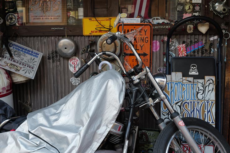 Leica SL3-S 作例：シートカバーがかかったバイク