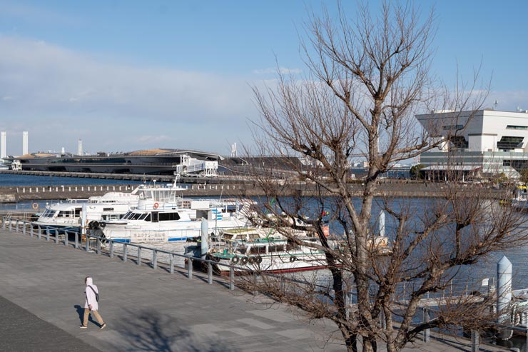 Leica SL3-S 作例：水上タクシーと歩行者のいる景色