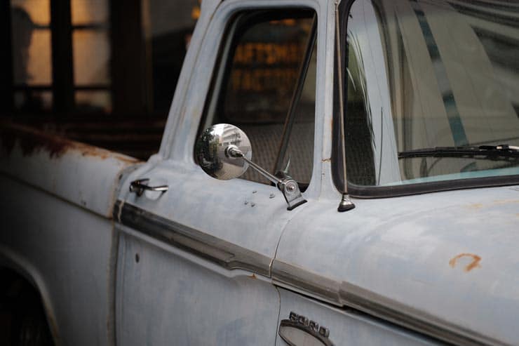 Leica SL3-S 作例：古くて白いクラシックカー