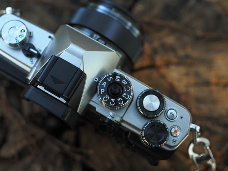 OM SYSTEM OM-3 上部（ダイヤル・ボタン等）