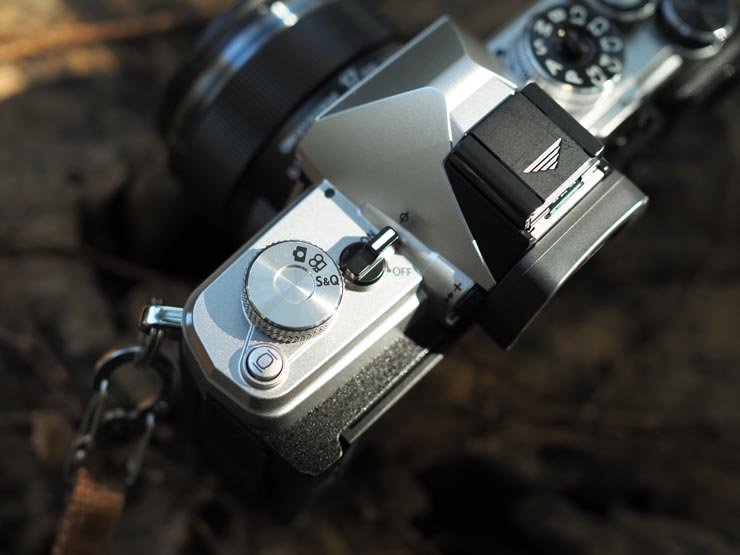 OM SYSTEM OM-3 上部（静止画/動画/S&Qダイヤル等）