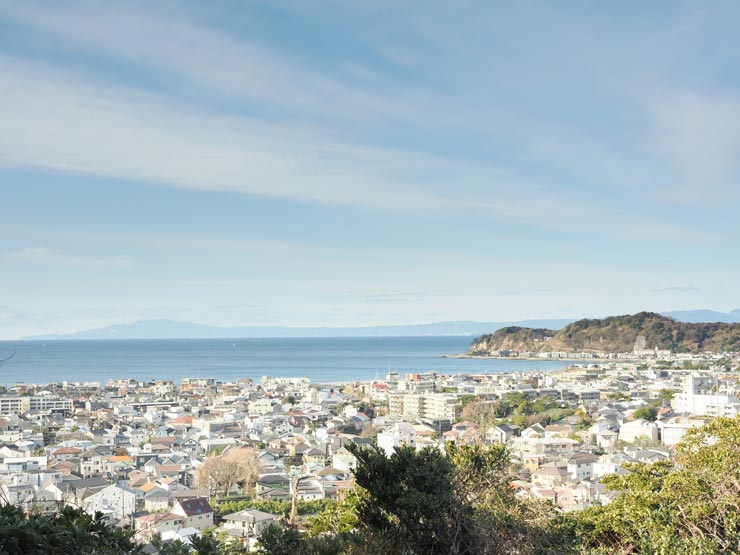 OM SYSTEM OM-3作例：見張らし台から見る街並みと海（晴天 昼）