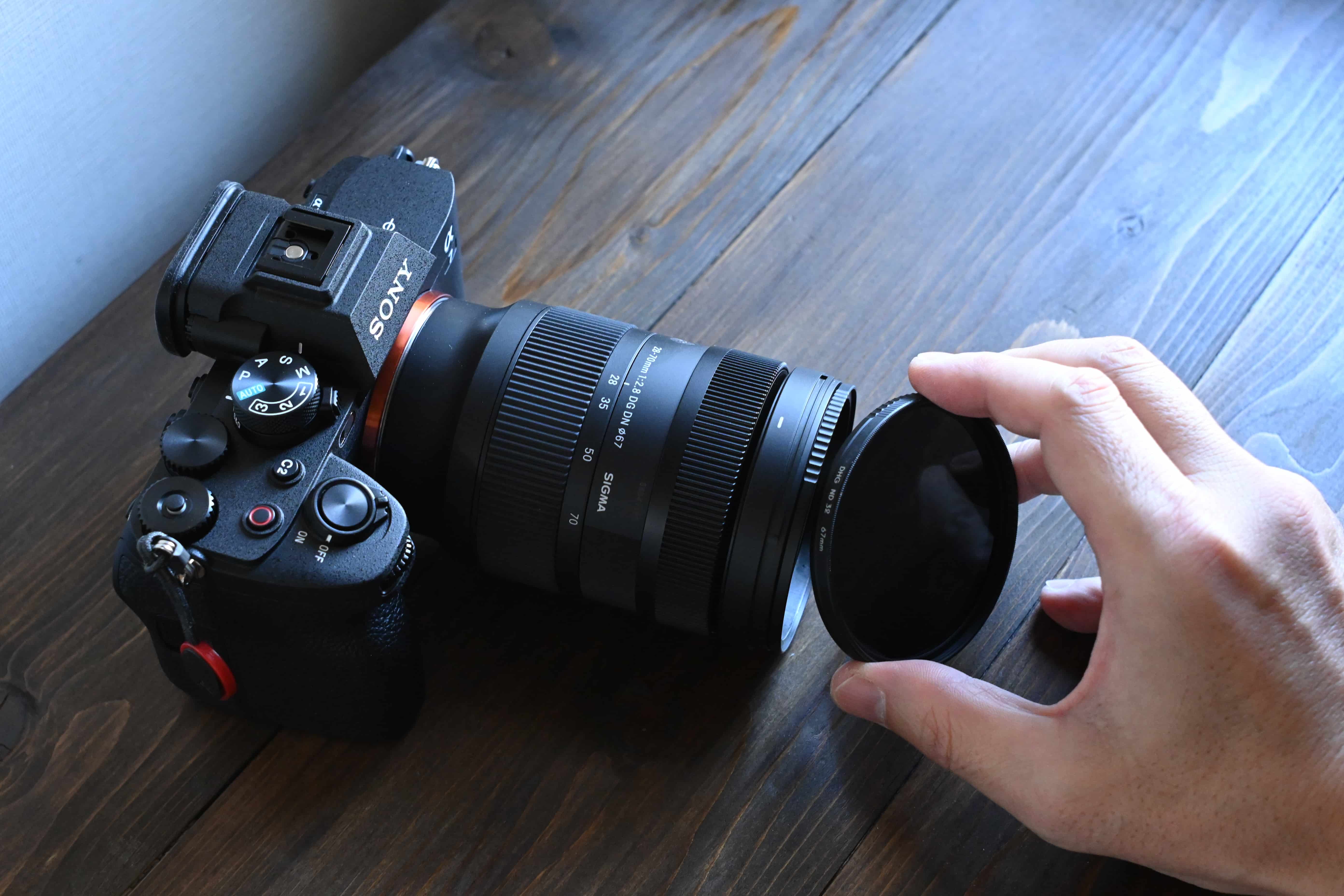 レンズフィルターを装着している画像