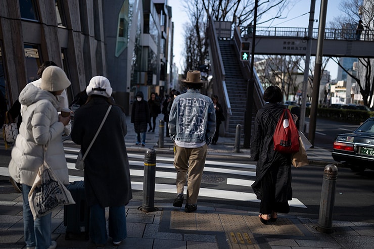 Nikon NIKKOR Z 35mm F1.2 S 作例：信号を待つ人々