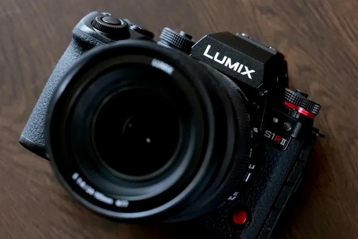 Panasonic LUMIX S1RII 本体画像