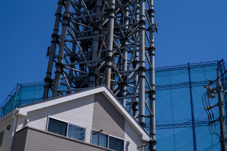 Leica ズミルックスM f1.4/50mmの作例：青空と住宅