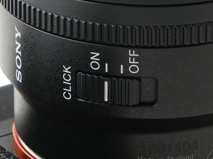 SONY FE 16mm F1.8 G 筒右側面「絞りリングクリック切り換えスイッチ」