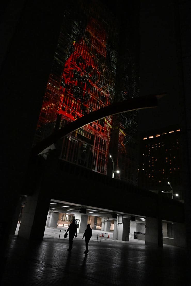 Nikon Z5II 作例：夜の屋外のビル
