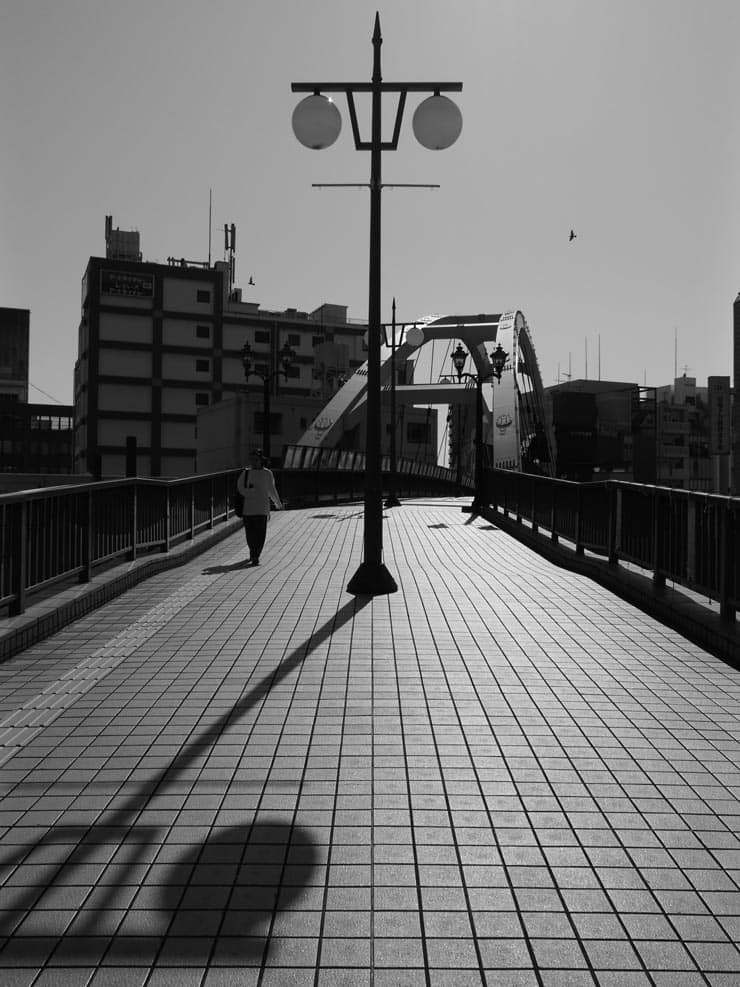 富士フイルム X half 作例：モノクロの橋