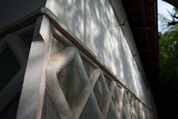 Panasonic LUMIX S1II 作例：やわらかな日差しを浴びるお蔵