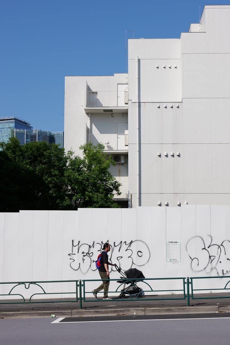 Panasonic LUMIX S1II 作例：ベビーカーを押す男性