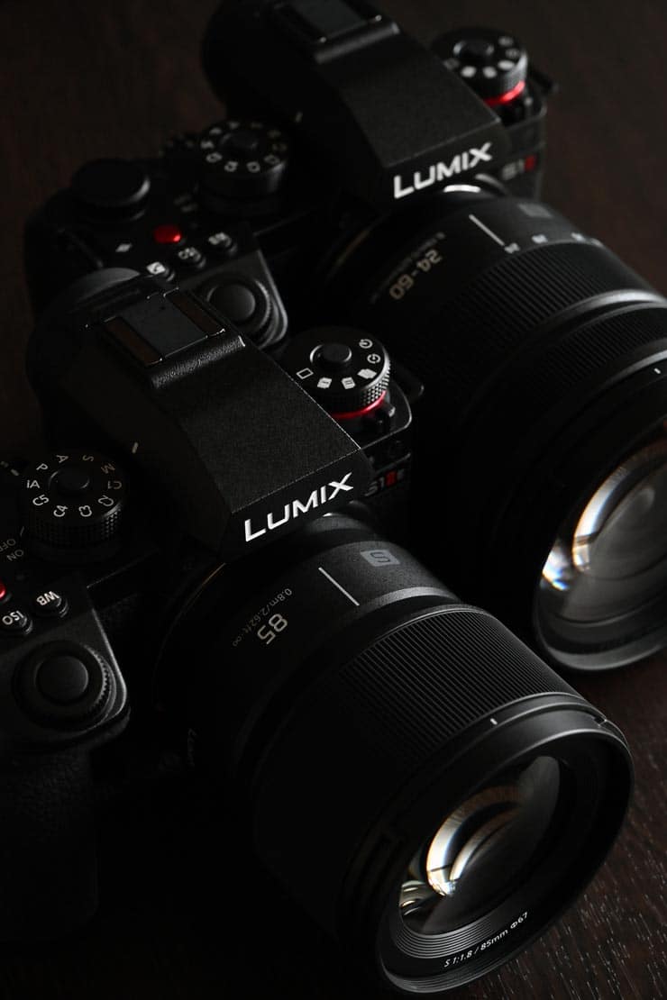 Panasonic LUMIX S1IIEとLUMIX S1IIの本体画像