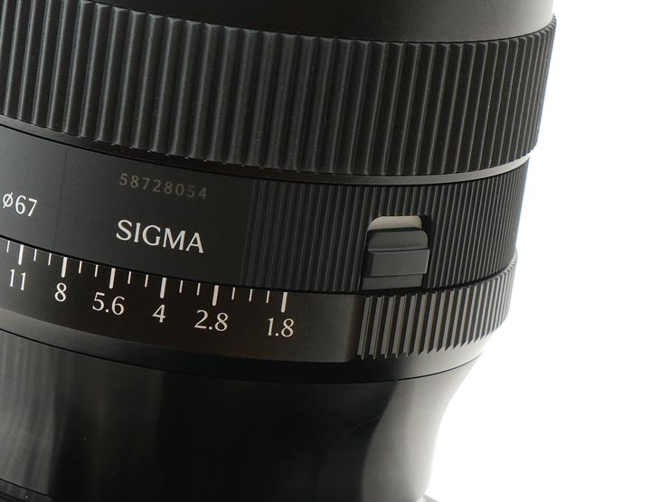 Sigma 17-40mm F1.8 DC | Art 本体画像：絞りリングロックスイッチ