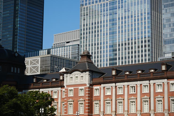 FUJIFILM XF16-55mm F2.8 R LM WR II 作例：東京駅とビル群