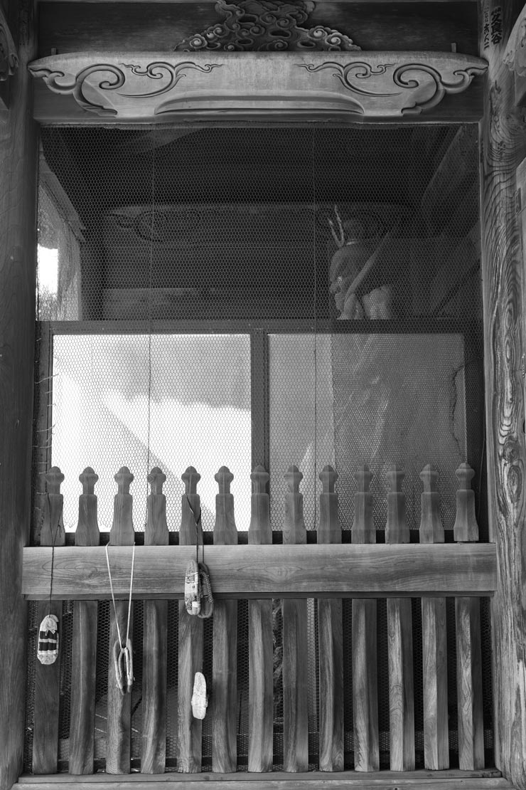 Sigma 17-40mm F1.8 DC | Art 作例：お寺の入り口の吽形像