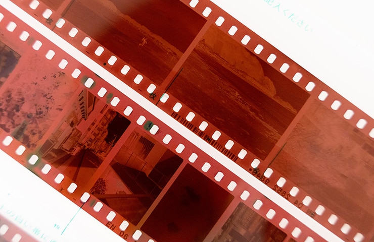 ネガフィルムを並べた画像