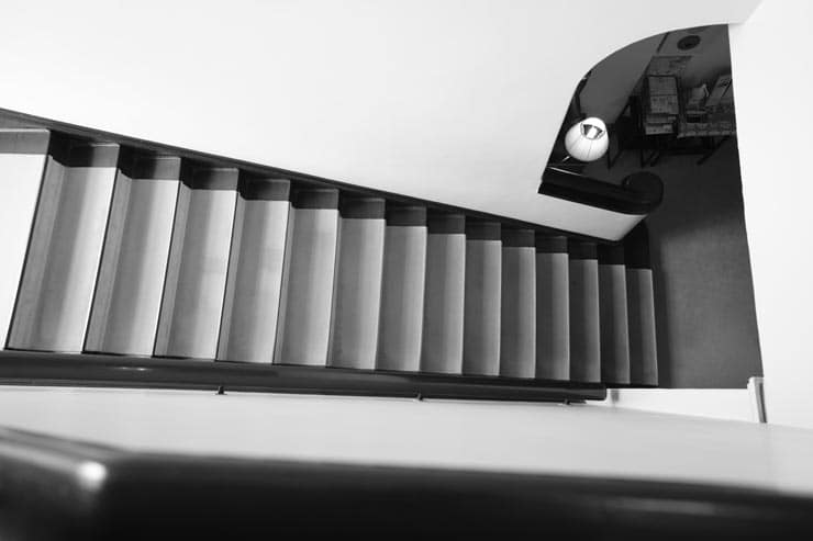 TAMRON 16-30mm F/2.8 Di III VXD G2作例：見下ろしたアングルの階段