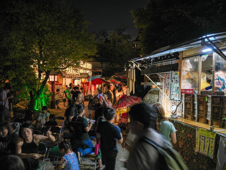 hasselblad X2D II 100C作例:人々が集まる夜祭