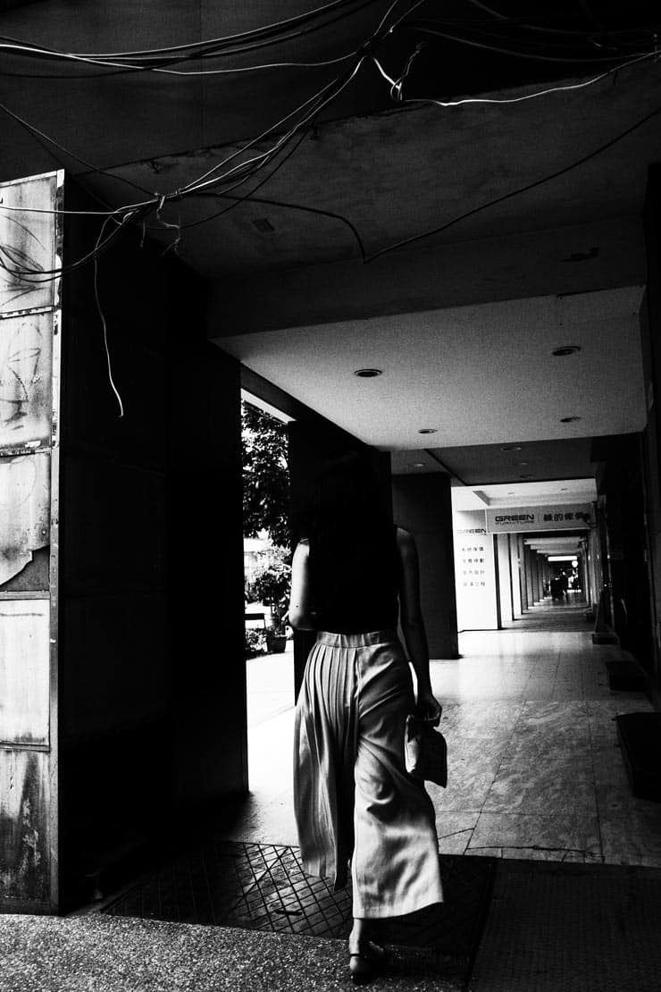 RICOH GR IV 作例：台北の街を歩く女性