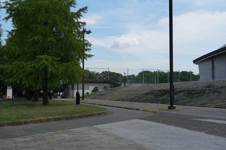 SONY α7C II作例：球場の裏の階段