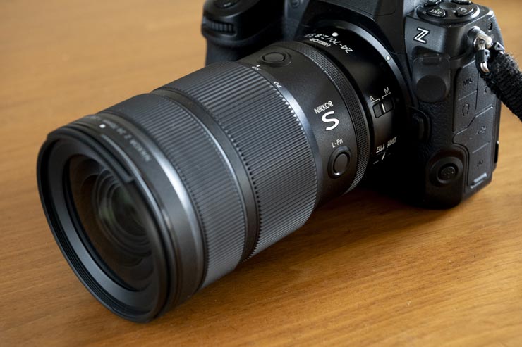 Nikon Z8に装着したNikon NIKKOR Z 24-70mm f/2.8 S II本体画像