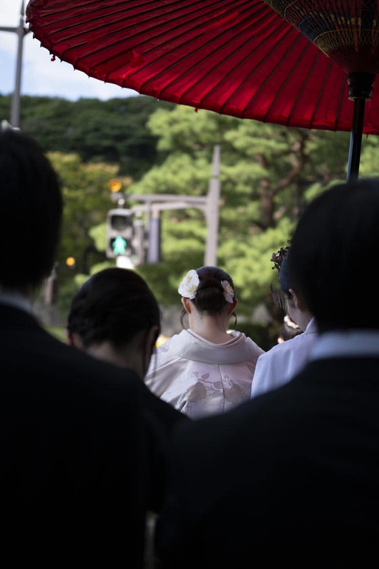 Nikon NIKKOR Z 24-70mm f/2.8 S II作例：白無垢の女性の後ろ姿