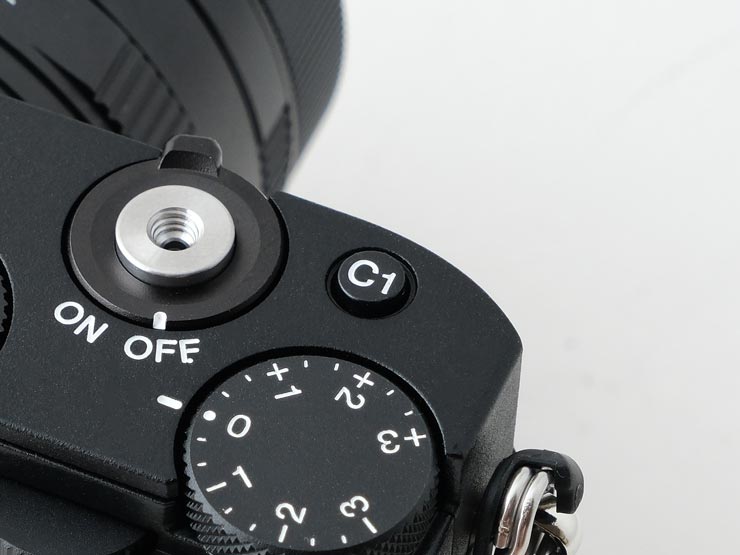 SONY Cyber-shot RX1R III 本体画像：右上のC1ボタン