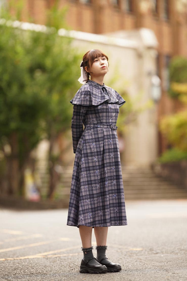 Sigma 135mm F1.4 DG | Art作例：公園で立つワンピースの女性