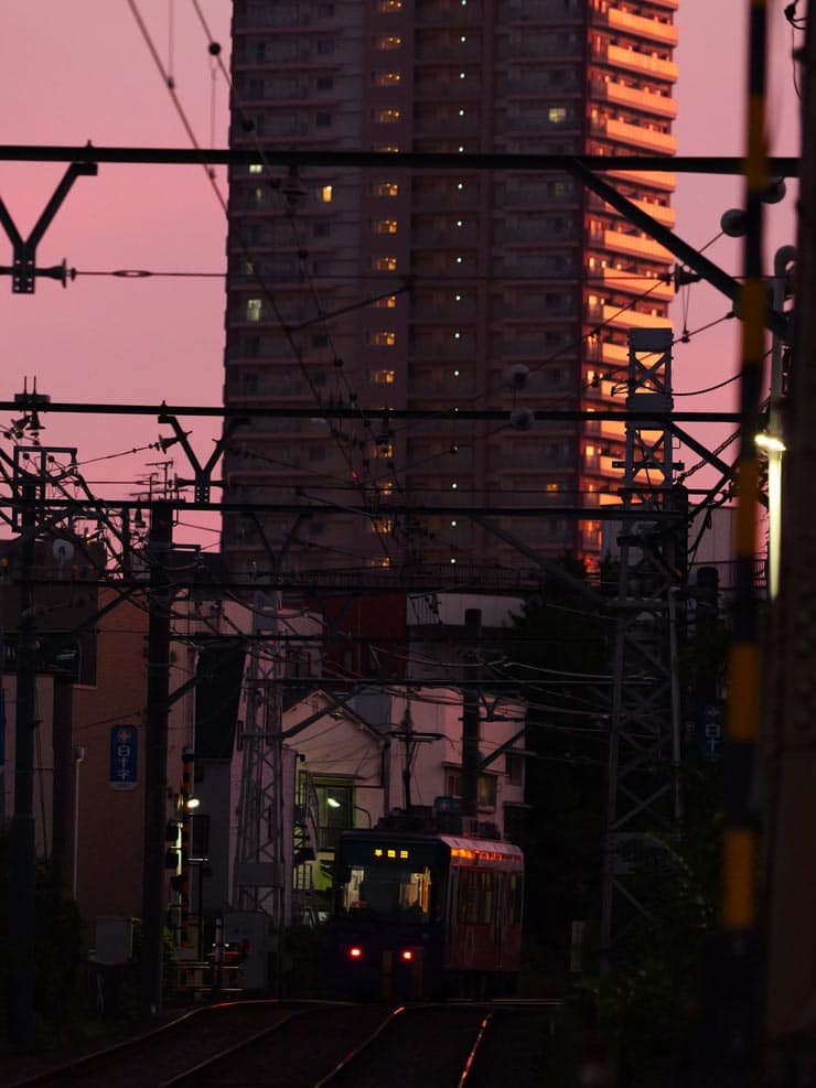 Panasonic LUMIX S 100-500mm F5-7.1 O.I.S.作例：夕焼けの都電
