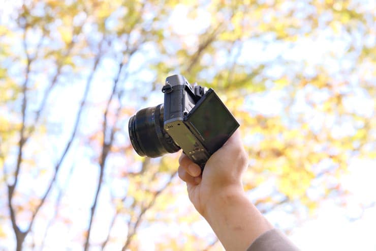 富士フイルム X-T30 III 本体：上下チルト式モニター