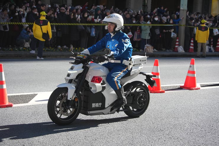 SIGMA 20-200mm F3.5-6.3 DG  | Contemporary作例：駅伝復路を走る警視庁の白バイ