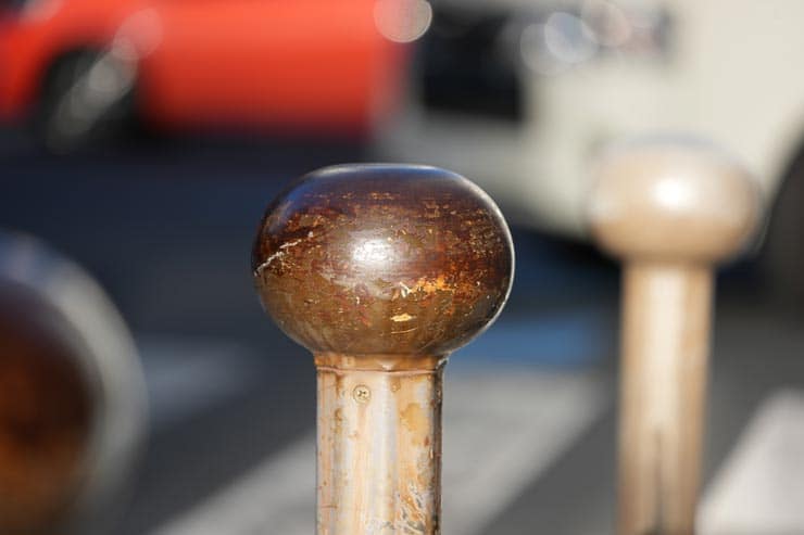 SIGMA 20-200mm F3.5-6.3 DG  | Contemporary作例：車道のガードポール