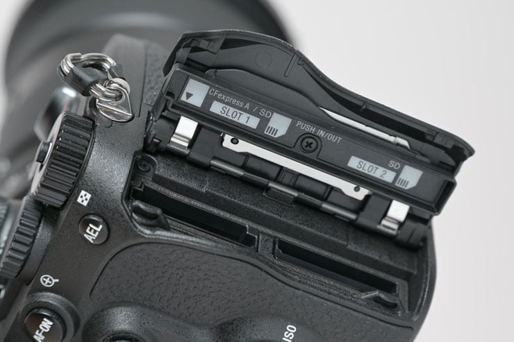 SONY α7 V 本体：カードスロット