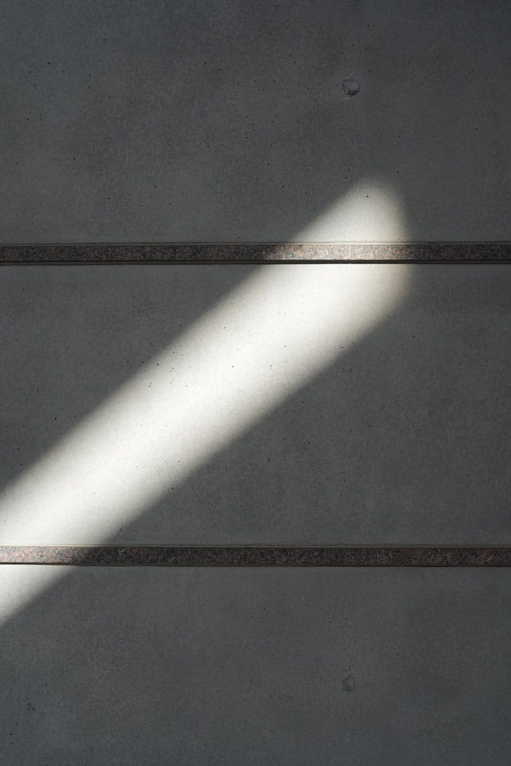 SONY α7 V作例：壁を照らす光