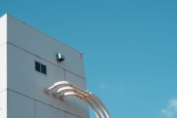 SONY α7 V作例：青い空と建物