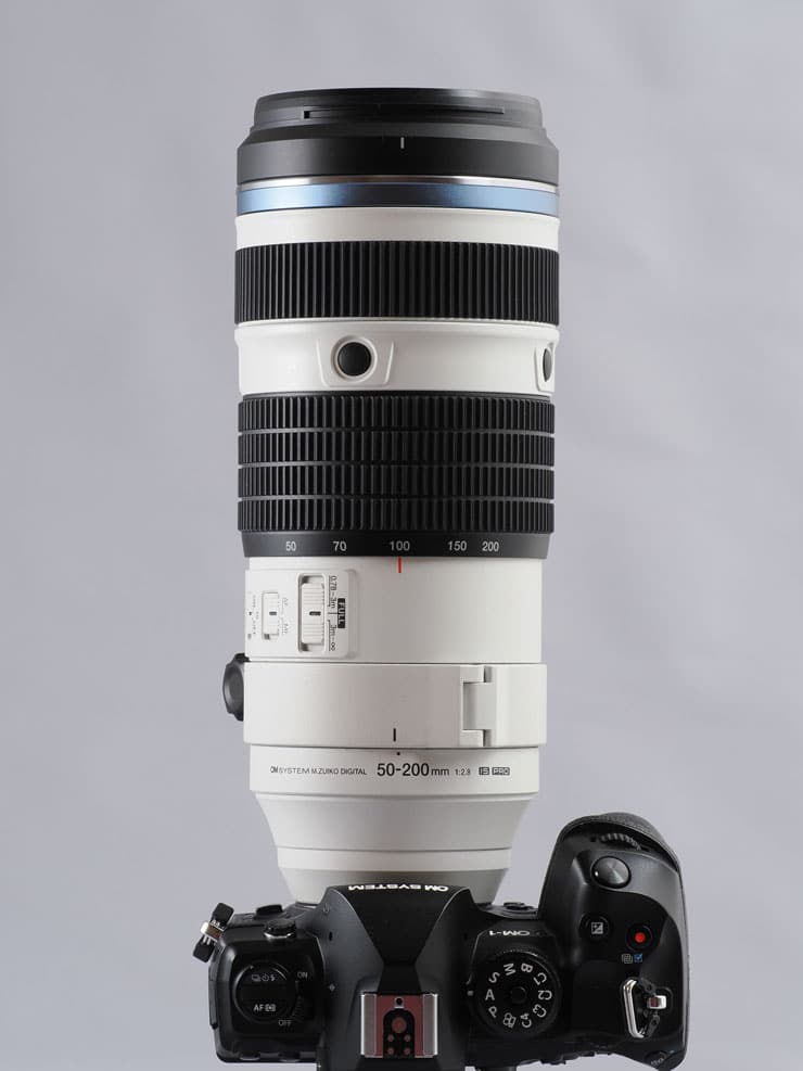 OM SYSTEM M.ZUIKO DIGITAL ED 50-200mm F2.8 IS PRO本体：上部