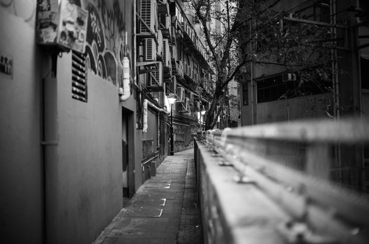 Leica ノクティルックスM F1.2/35mm ASPH.作例：モノクロで撮影した香港の道